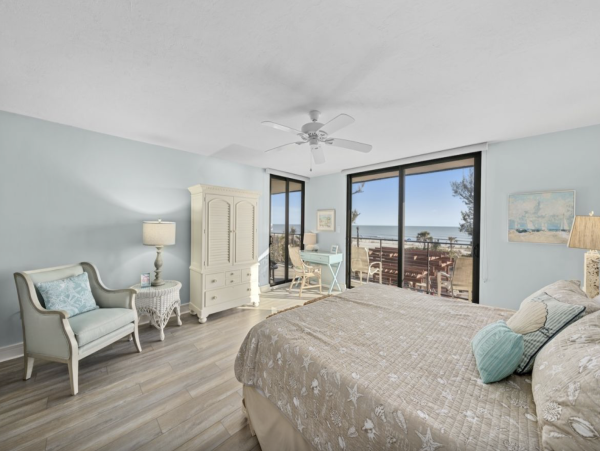 Sanibel Vacation Condo Sleeps Six Guests.